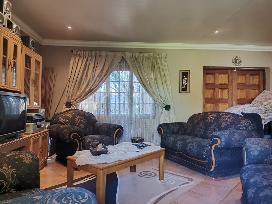 5 Bedroom Property for Sale in Songloed North West